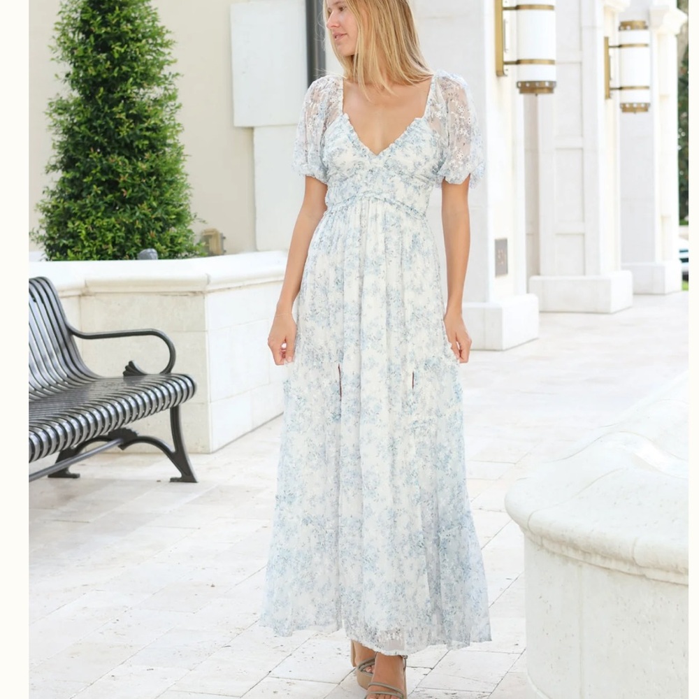 Elegant Blue Floral Lace Dress